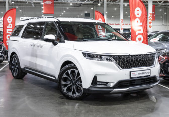 Подержанный автомобиль Kia Carnival 2021 года (4 фото)