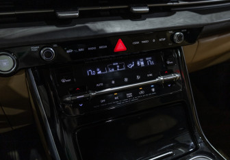 Подержанный автомобиль Kia Carnival 2020 года (25 фото)