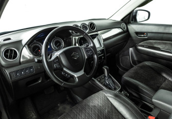 Подержанный автомобиль Suzuki Vitara 2021 года (11 фото)
