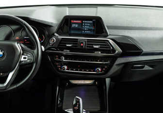 Подержанный автомобиль BMW X3 2018 года (14 фото)