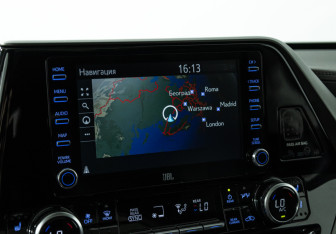 Подержанный автомобиль Toyota Highlander 2021 года (17 фото)