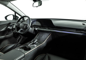 Подержанный автомобиль Omoda C5 2024 года (9 фото)