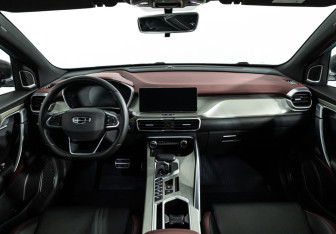 Подержанный автомобиль Geely Coolray 2023 года (13 фото)