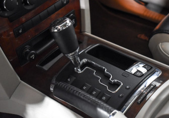 Подержанный автомобиль Jeep Commander 2008 года (12 фото)