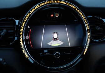 Подержанный автомобиль MINI Hatch 2021 года (13 фото)