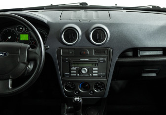Подержанный автомобиль Ford Fusion 2011 года (14 фото)