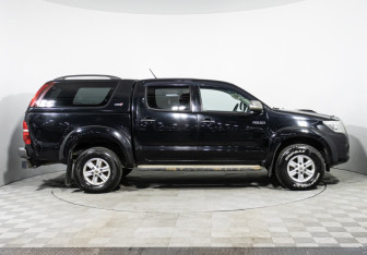Подержанный автомобиль Toyota Hilux 2014 года (4 фото)