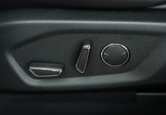 Подержанный автомобиль Ford Explorer 2018 года (18 фото)