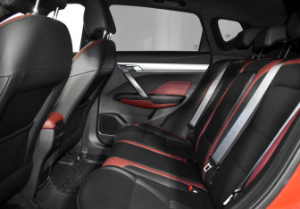 Подержанный автомобиль Geely Coolray 2022 года (13 фото)