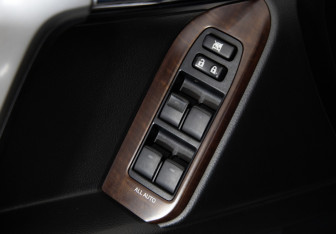 Подержанный автомобиль Toyota Land Cruiser Prado 2016 года (24 фото)