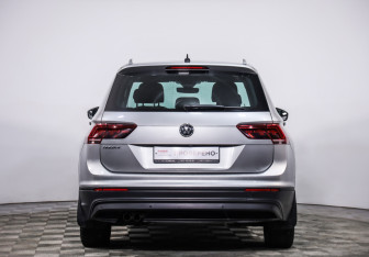 Подержанный автомобиль Volkswagen Tiguan 2019 года (6 фото)