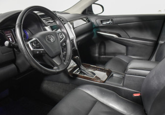 Подержанный автомобиль Toyota Camry Sedan 2017 года (9 фото)