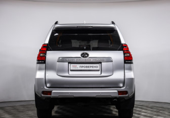 Подержанный автомобиль Toyota Land Cruiser Prado 2022 года (6 фото)