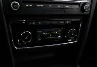 Подержанный автомобиль Skoda Superb Liftback 2014 года (15 фото)