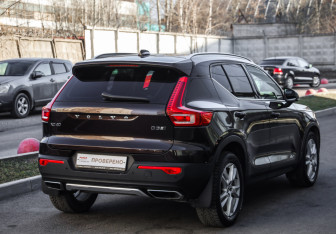 Подержанный автомобиль Volvo XC40 2019 года (6 фото)