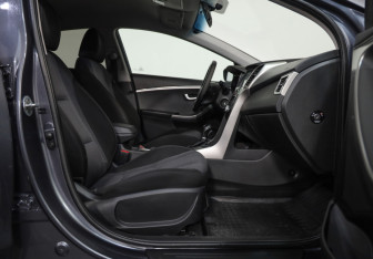 Подержанный автомобиль Hyundai i30 Hatchback 2016 года (18 фото)
