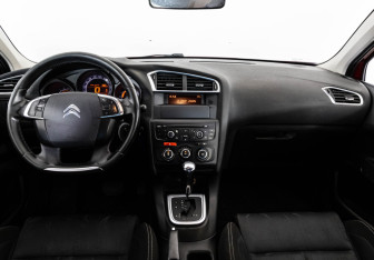 Подержанный автомобиль Citroen C4 Hatchback 2012 года (10 фото)