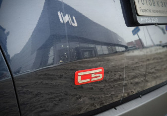 Подержанный автомобиль Omoda C5 2023 года (10 фото)