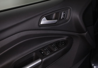 Подержанный автомобиль Ford Kuga 2017 года (18 фото)