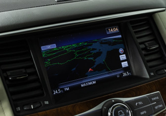 Подержанный автомобиль Infiniti QX80 2015 года (18 фото)