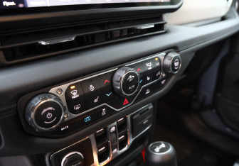 Подержанный автомобиль Jeep Wrangler 2023 года (14 фото)