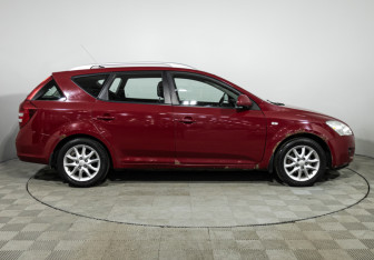 Подержанный автомобиль Kia Ceed Wagon 2008 года (4 фото)