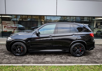 Подержанный автомобиль BMW X5 2013 года (7 фото)