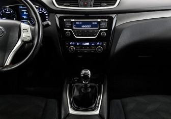 Подержанный автомобиль Nissan X-Trail 2015 года (13 фото)