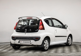 Подержанный автомобиль Peugeot 107 2012 года (5 фото)