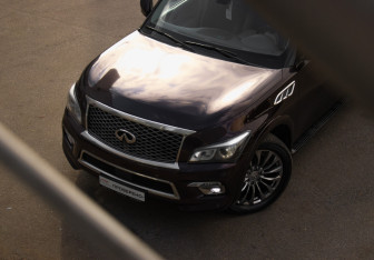 Подержанный автомобиль Infiniti QX80 2015 года (2 фото)