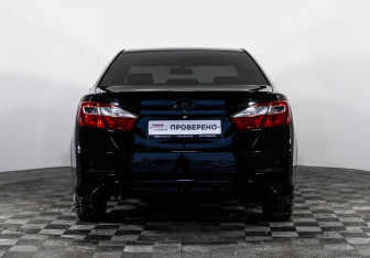 Подержанный автомобиль Toyota Camry Sedan 2013 года (8 фото)
