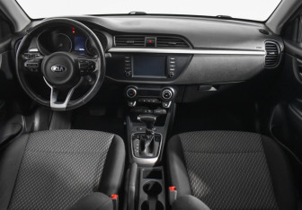Подержанный автомобиль Kia Rio Hatchback 2019 года (13 фото)