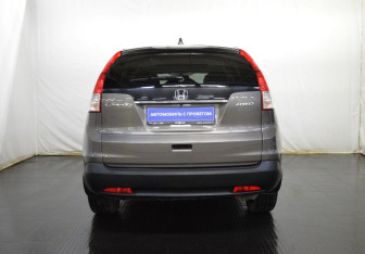 Подержанный автомобиль Honda CR-V 2014 года (6 фото)