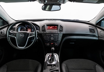 Подержанный автомобиль Opel Insignia Liftback 2012 года (10 фото)