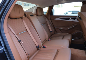 Подержанный автомобиль Hongqi H9 2024 года (11 фото)