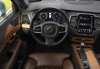 Подержанный автомобиль Volvo XC90 2021 года (11 фото)