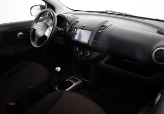 Подержанный автомобиль Nissan Note 2011 года (18 фото)