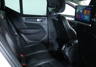 Подержанный автомобиль Volvo XC40 2019 года (22 фото)