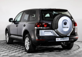 Подержанный автомобиль Volkswagen Touareg 2009 года (7 фото)