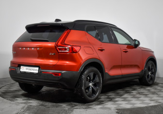 Подержанный автомобиль Volvo XC40 2018 года (5 фото)