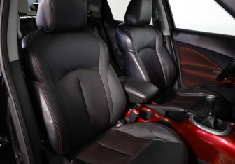 Подержанный автомобиль Nissan Juke 2011 года (23 фото)