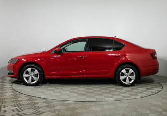 Подержанный автомобиль Skoda Octavia Liftback 2017 года (8 фото)