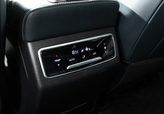 Подержанный автомобиль Changan CS95 2024 года (17 фото)