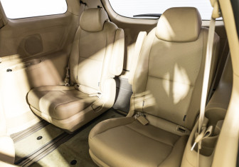 Подержанный автомобиль Kia Carnival 2018 года (18 фото)