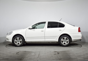 Подержанный автомобиль Skoda Octavia Liftback 2012 года (8 фото)