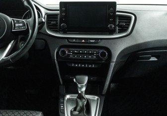 Подержанный автомобиль Kia Ceed Wagon 2021 года (14 фото)