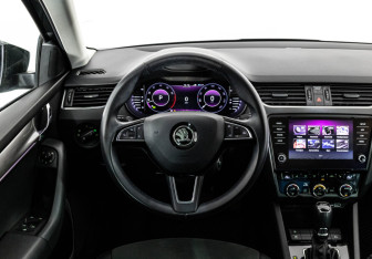Подержанный автомобиль Skoda Octavia Liftback 2019 года (12 фото)