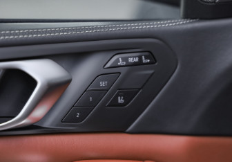 Подержанный автомобиль BMW X7 2019 года (28 фото)