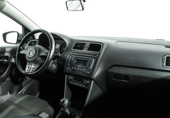 Подержанный автомобиль Volkswagen Polo Sedan 2013 года (9 фото)
