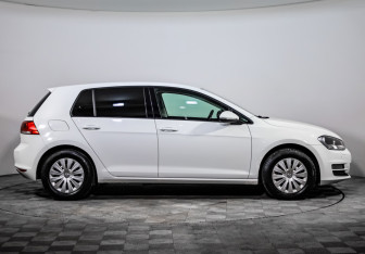 Подержанный автомобиль Volkswagen Golf Hatchback 2013 года (4 фото)